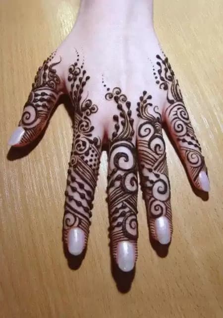 Diseño Mehndi para dedos