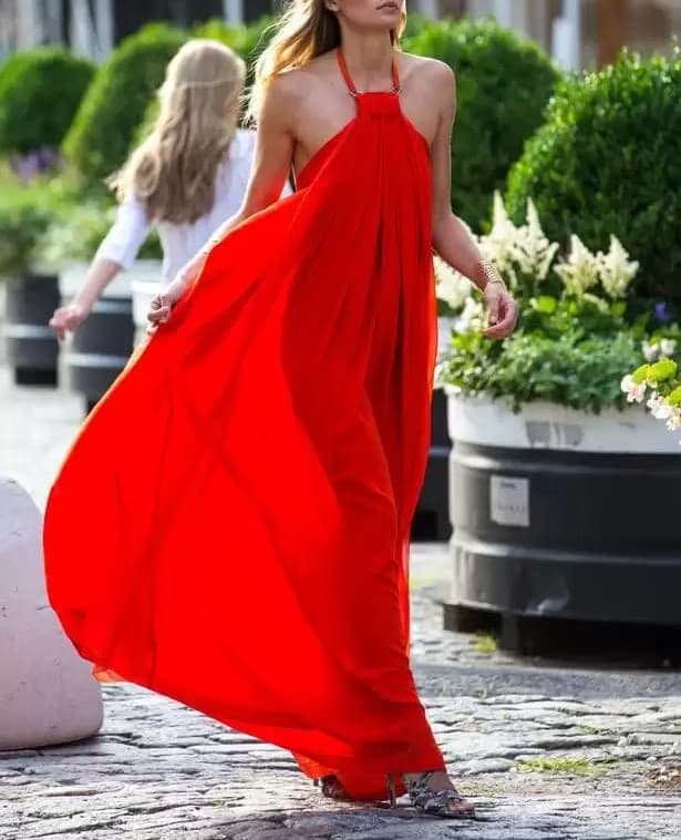 Vestido rojo y transparente