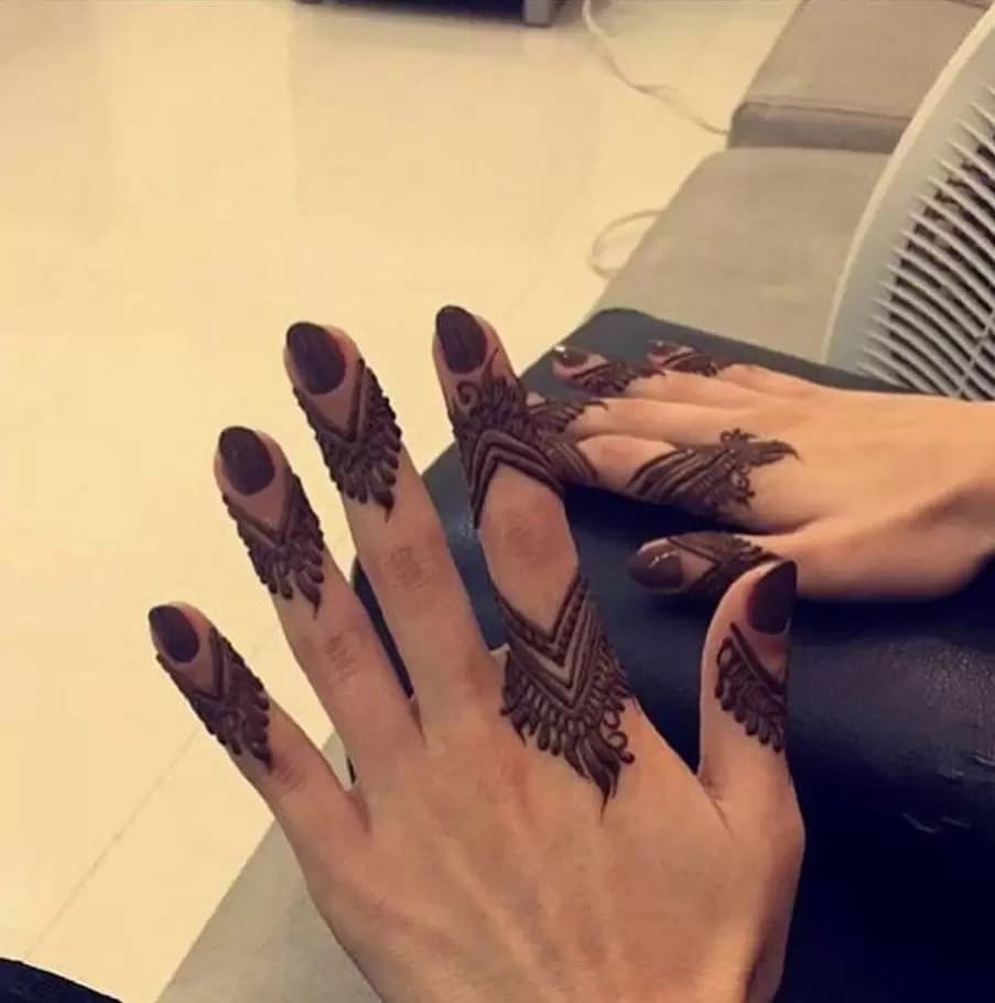 Puntas de los dedos de henna