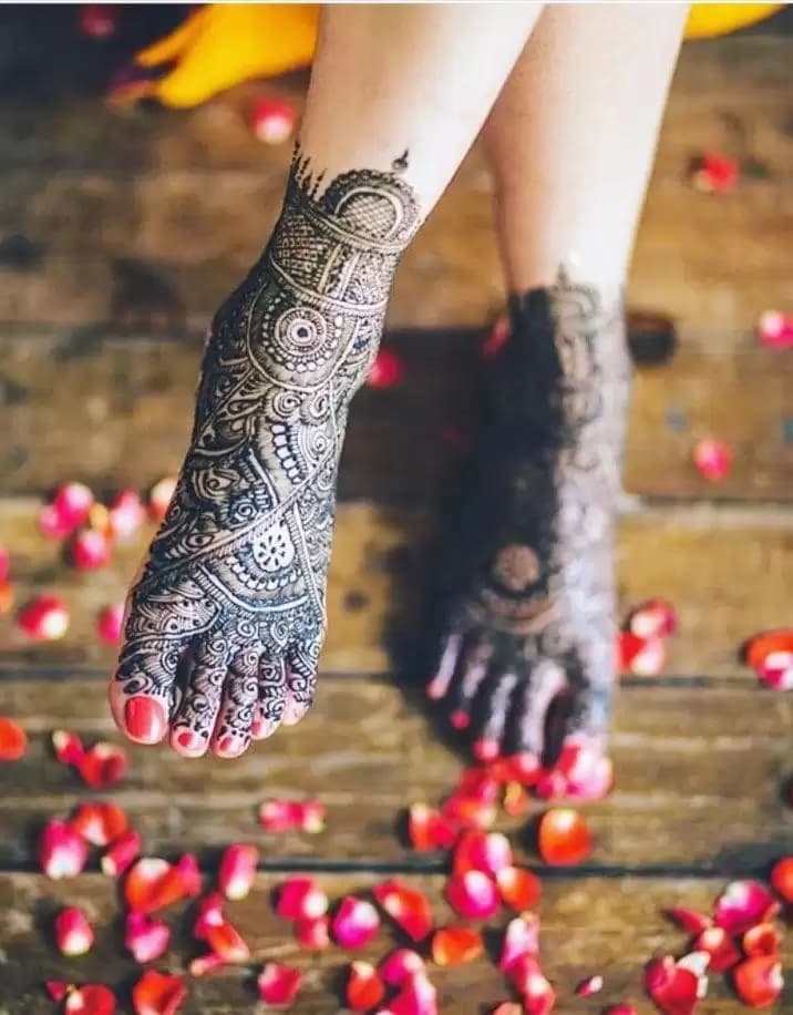 Diseños de pies de henna
